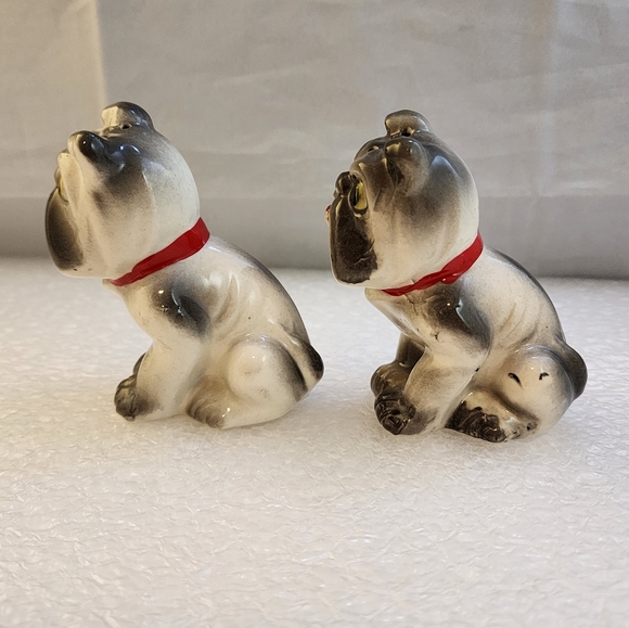 Vtg Ceramic Winking Bull Dog Salt & Pepper Shaker Set - Picture 2 of 11